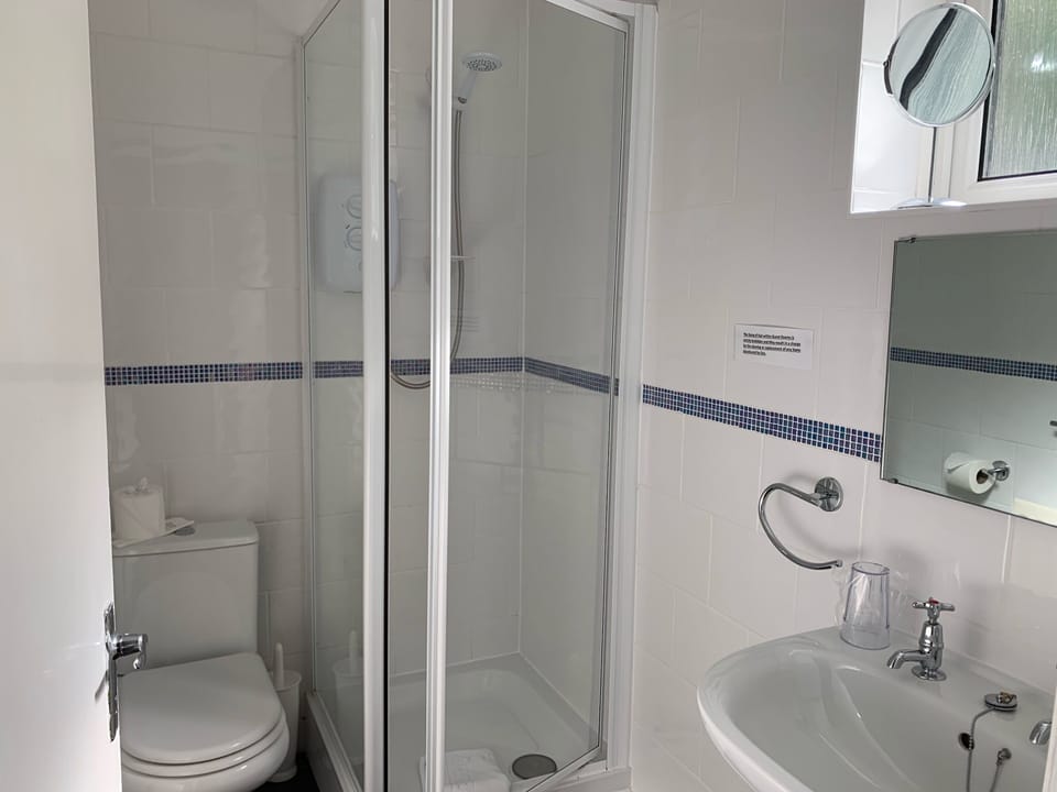 Classic Twin Room, Ensuite (Small) | Miscellaneous