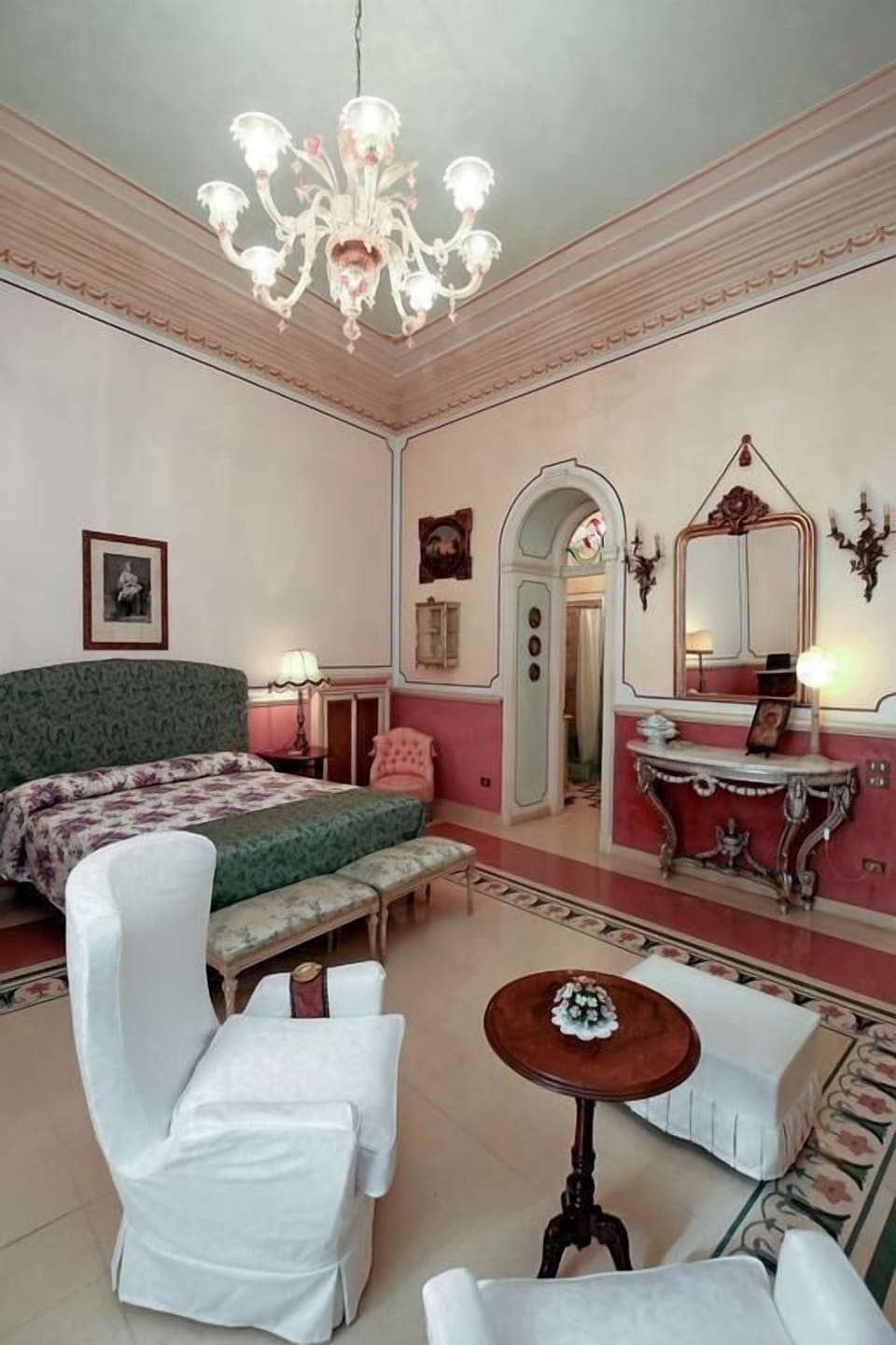 Deluxe Triple Room, Ensuite | Desk, laptop workspace, iron/ironing board, WiFi (free)