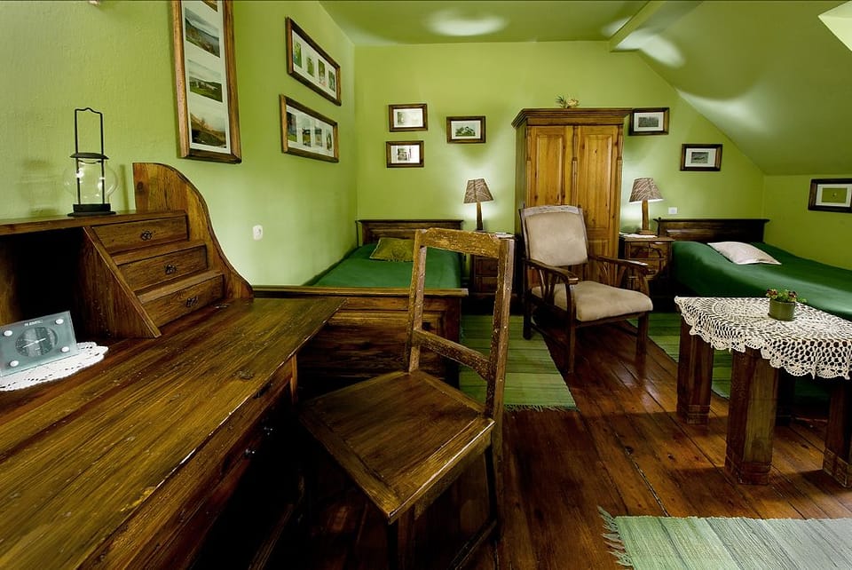 Twin Room | Individually decorated, individually furnished, desk, laptop workspace