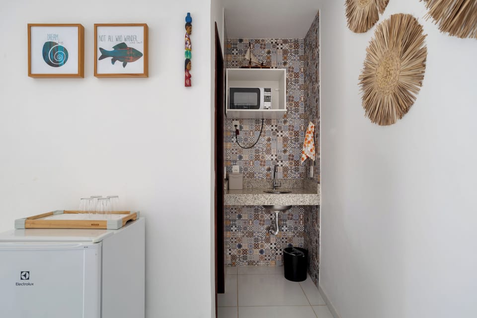 Deluxe Triple Room | Private kitchen | Fridge, microwave, stovetop, cookware/dishes/utensils