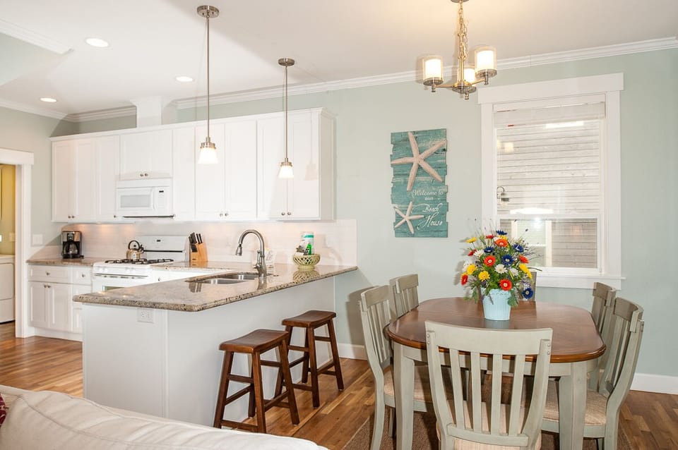 dinning room and kitchen 
