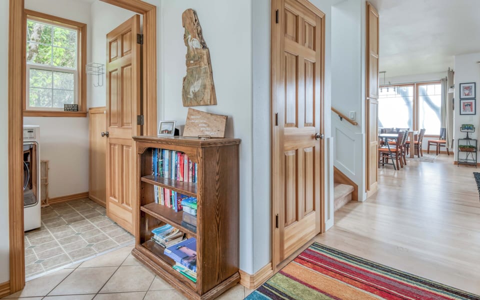 Hall/Stairs
