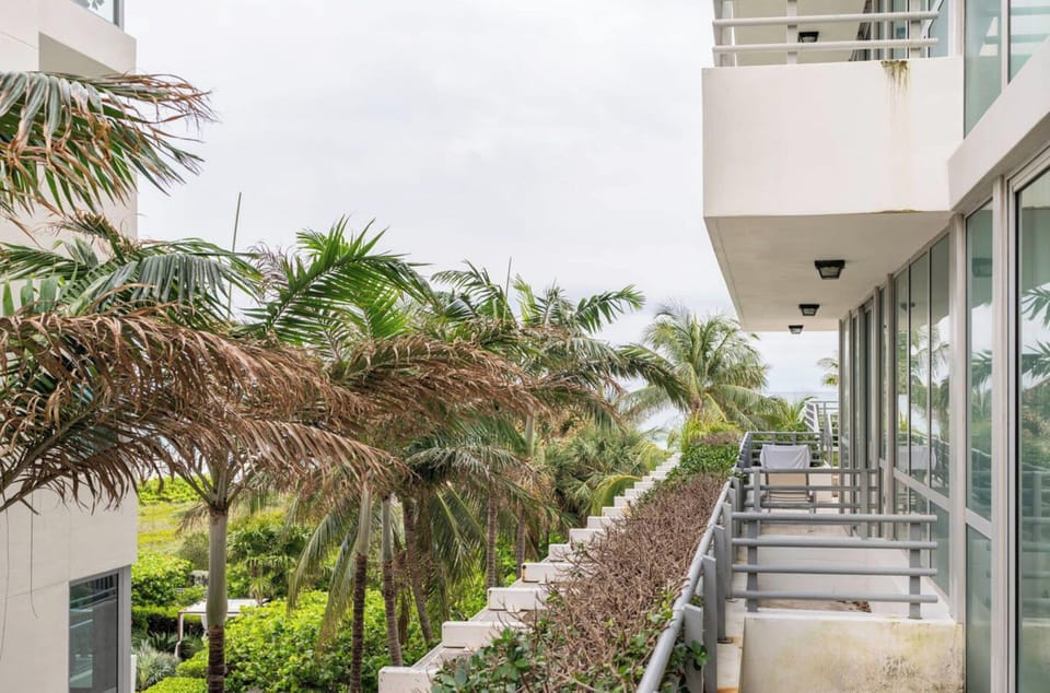 Premier Studio Suite, 1 King Bed, Balcony, Garden View (8L15A) | Terrace/patio