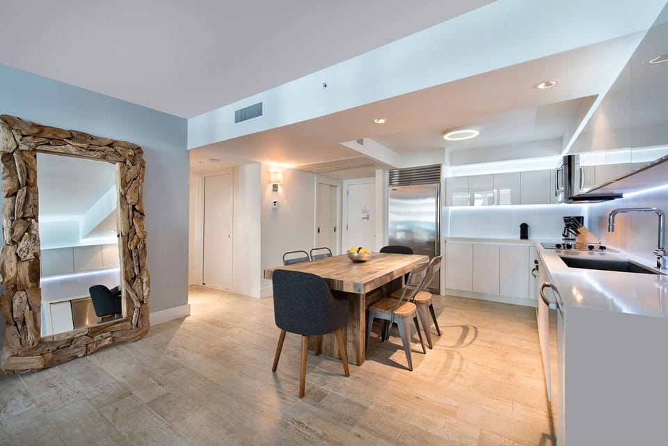 Classic Condo, 1 Bedroom, Balcony, Partial Ocean View (10L13) | Living area | 42-inch flat-screen TV with digital channels, TV