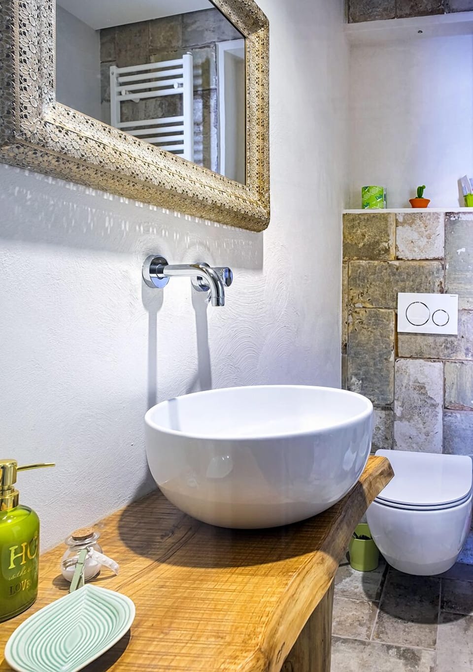 Deluxe Double Room, Balcony | Bathroom | Shower, rainfall showerhead, hair dryer, bidet