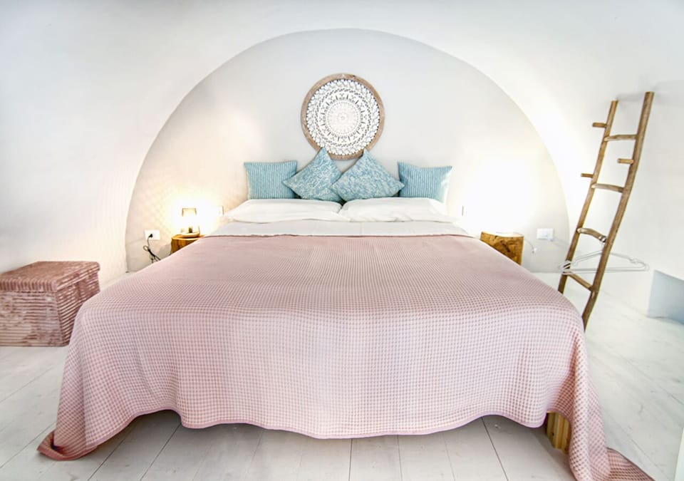 Deluxe Double Room, Balcony | Desk, cribs/infant beds, free WiFi