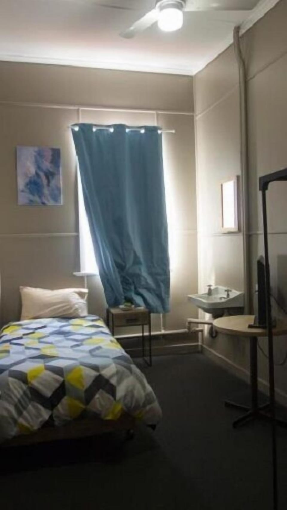 Basic Single Room | WiFi (free), bed sheets