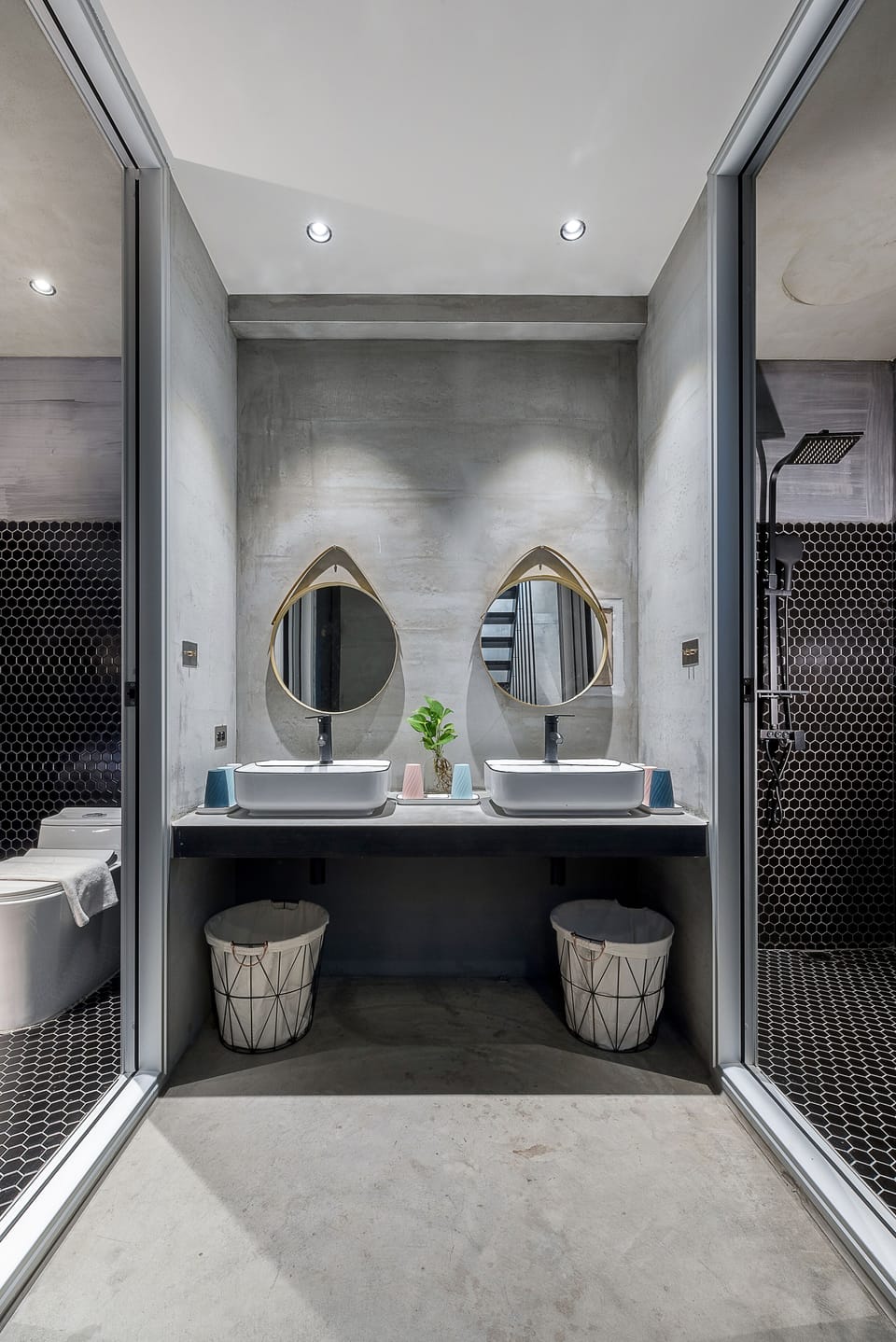 Family Shared Dormitory | Bathroom sink