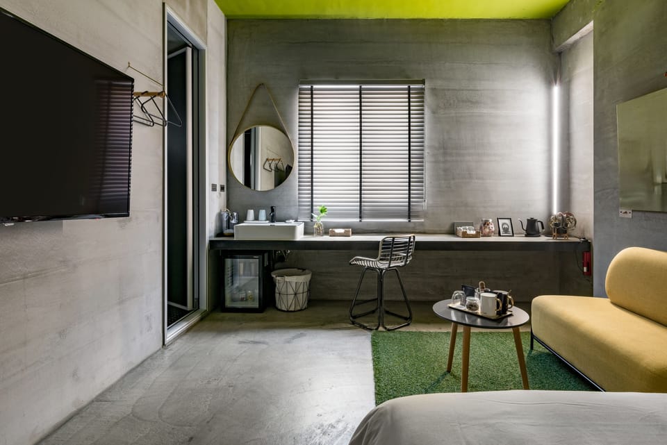 Comfort Double Room | Living room | Flat-screen TV