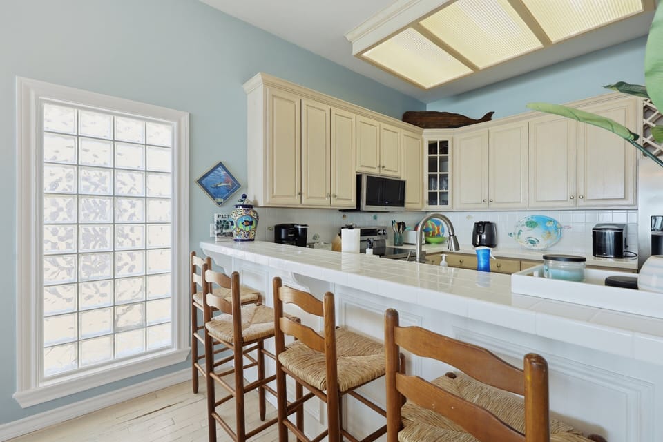 Townhome, 3 Bedrooms | Private kitchen | Fridge, oven, coffee/tea maker, toaster