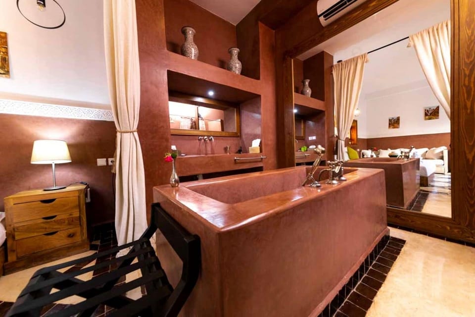 Superior Triple Room, Private Bathroom | Bathroom | Free toiletries, hair dryer, towels, soap