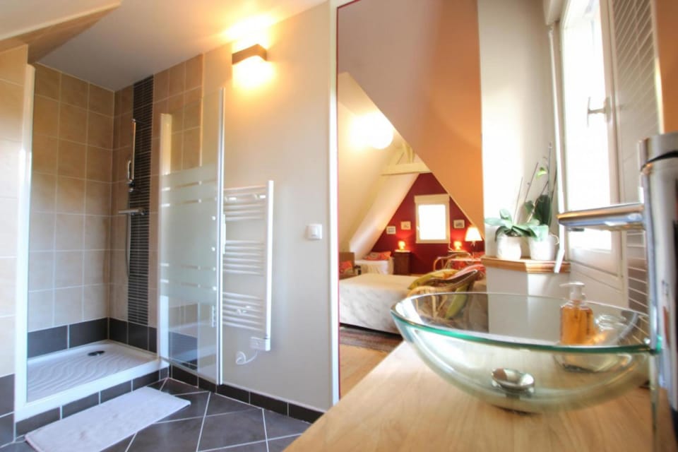 Quadruple Room (Bougainvilliers) | Bathroom | Shower, hair dryer, towels, soap