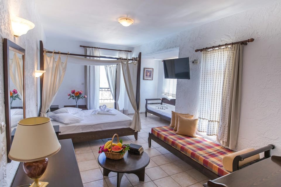 Superior Family Room Sea View | Minibar, soundproofing, free WiFi, bed sheets