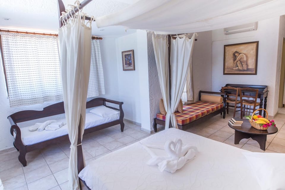 Superior Family Room Sea View | Minibar, soundproofing, free WiFi, bed sheets