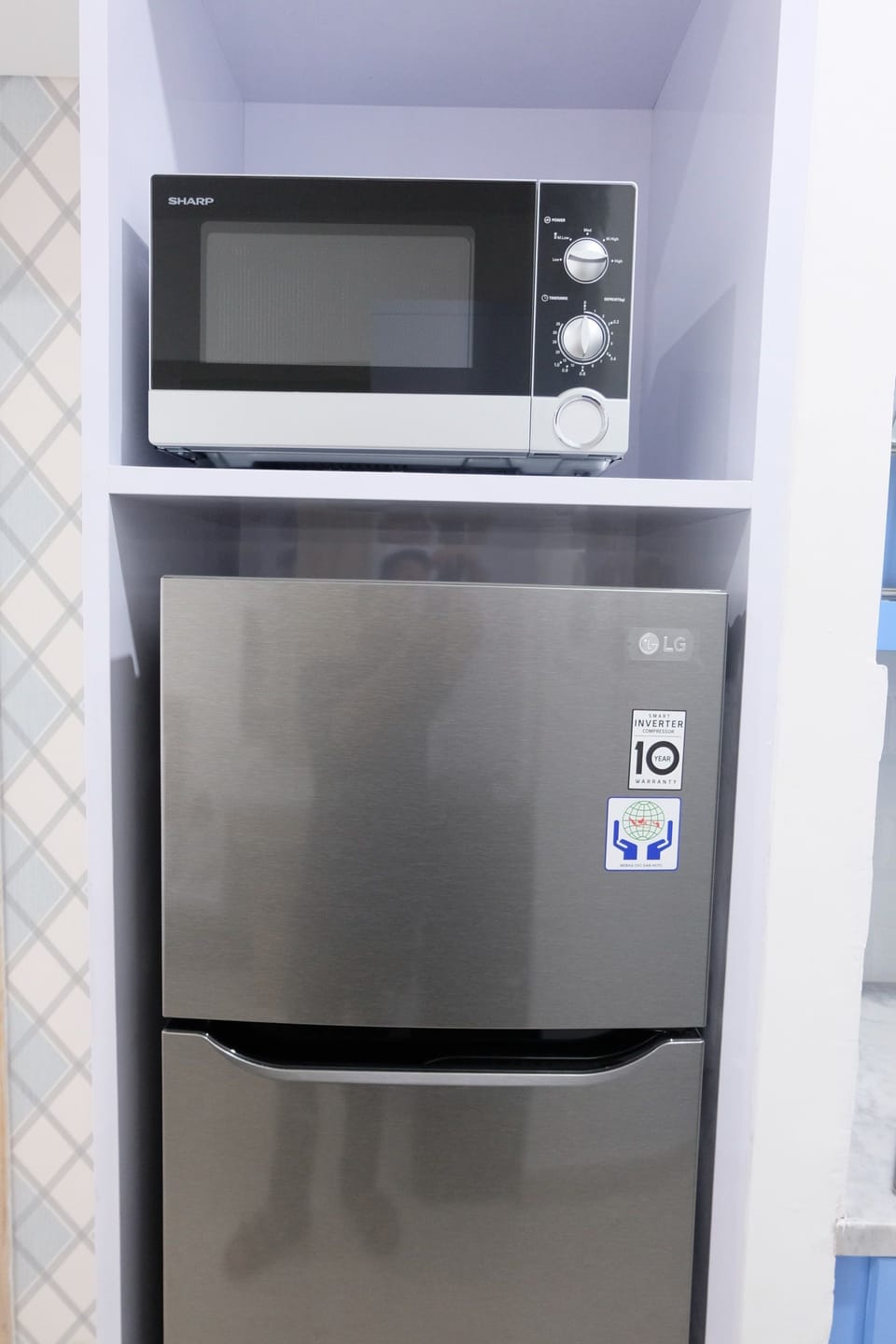 Room | Private kitchenette | Fridge, stovetop, cookware/dishes/utensils