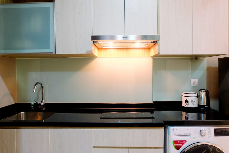 Room | Private kitchen | Fridge, microwave, stovetop, electric kettle