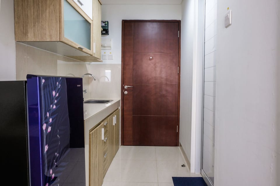 Room | Private kitchenette | Fridge, stovetop, cookware/dishes/utensils