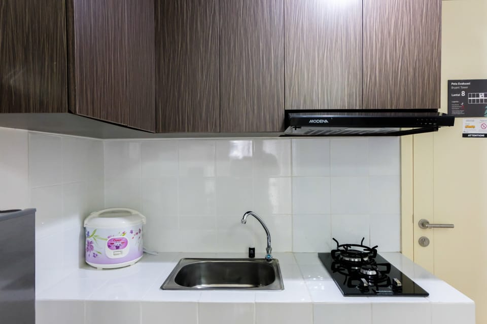 Room | Private kitchenette | Fridge, microwave, stovetop, electric kettle