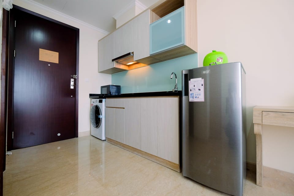 Room | Private kitchen | Fridge, microwave, stovetop, cookware/dishes/utensils