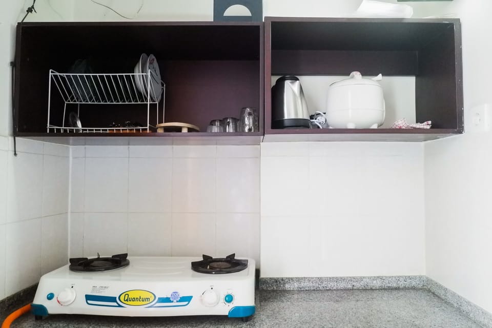 Room | Private kitchen | Fridge, stovetop, cookware/dishes/utensils