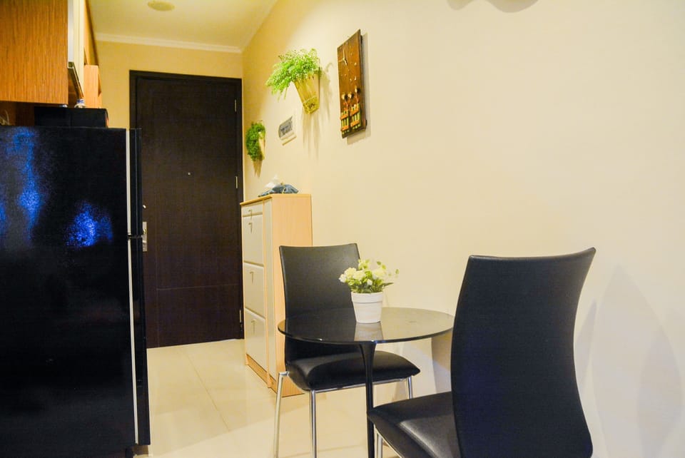 Room | Living area | TV