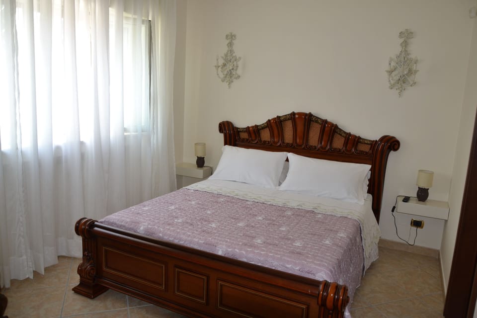 Basic Double Room | Desk, iron/ironing board (on request), WiFi (free), bed sheets