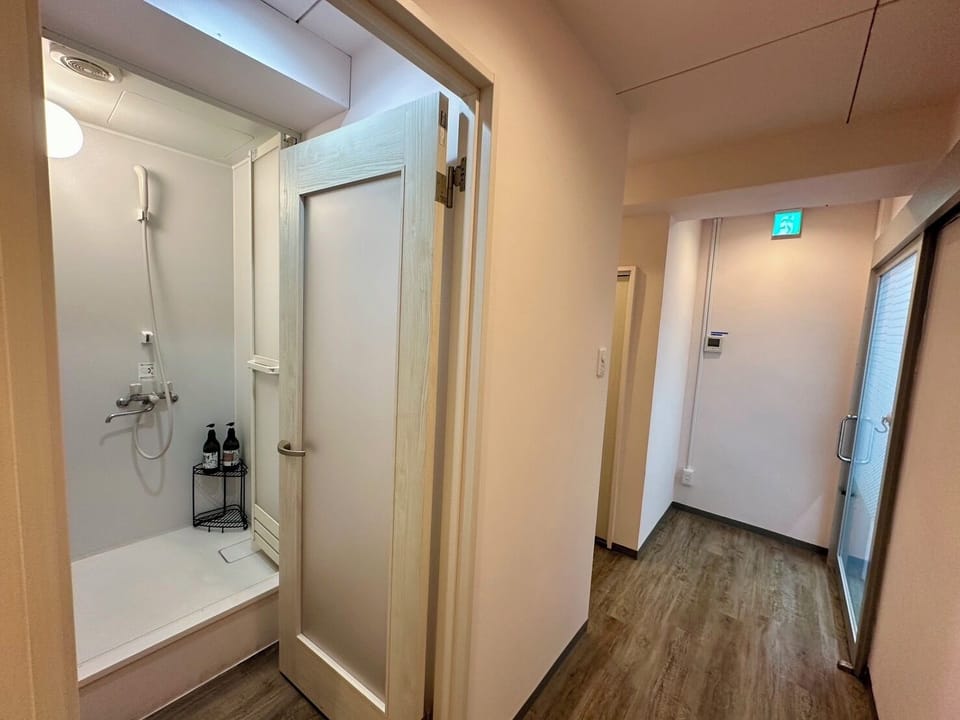 Family Triple Room (Annex) | Bathroom | Hair dryer, shampoo