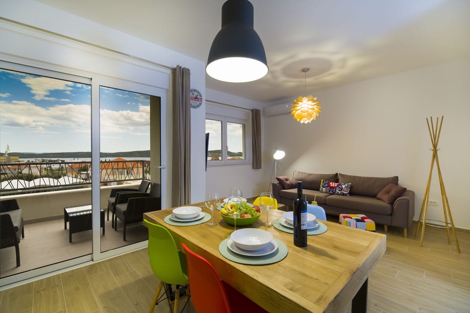 Deluxe Apartment | In-room dining