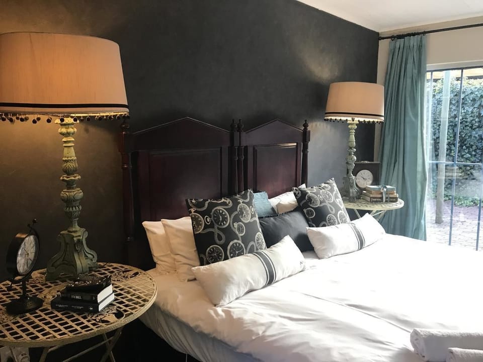 Double Room | Hypo-allergenic bedding available, desk, laptop workspace