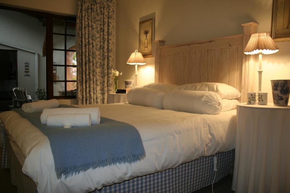 Double Room | Hypo-allergenic bedding available, desk, laptop workspace