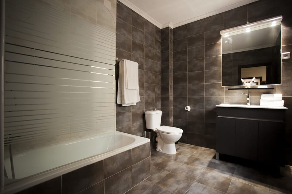 In-room safe, blackout drapes, soundproofing, WiFi (free)