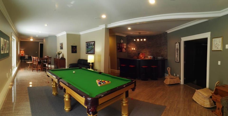 Club Suite | Billiards