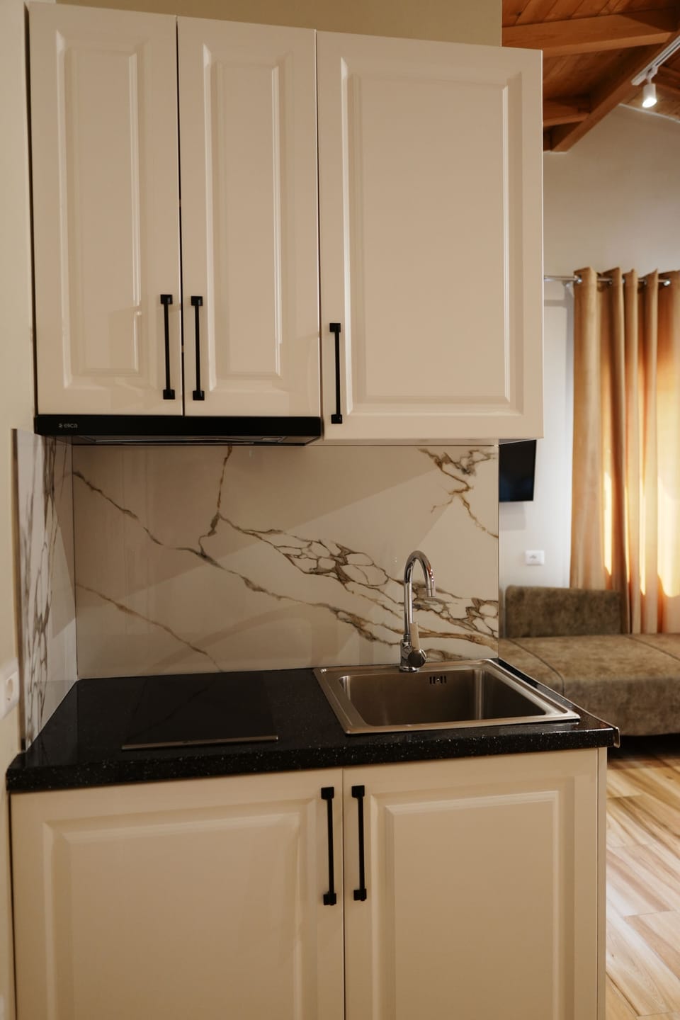 Deluxe Double Room, Balcony, Garden View | Private kitchen | Fridge