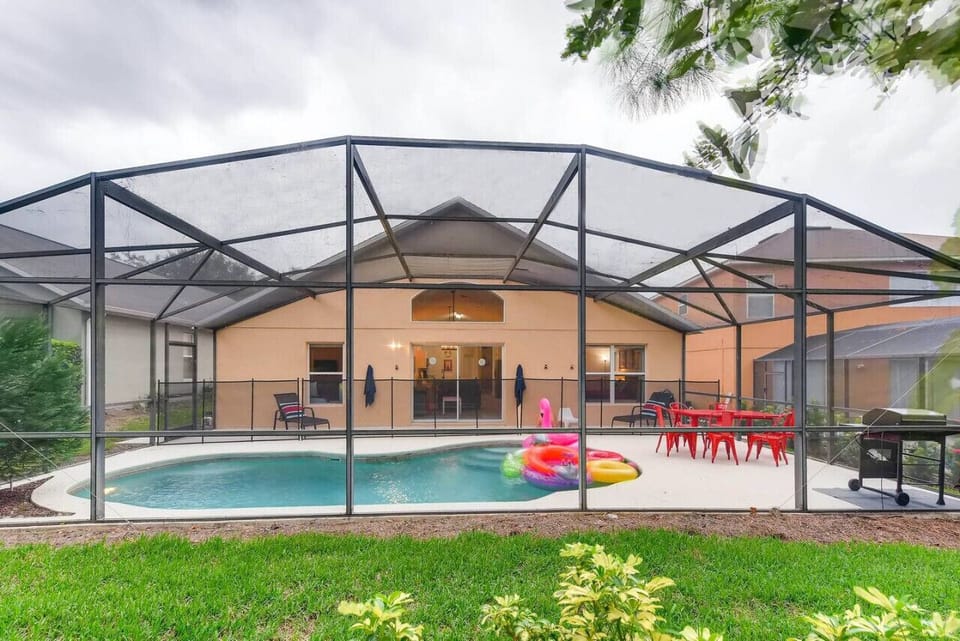 Amazing pool area, no rear neighbors
