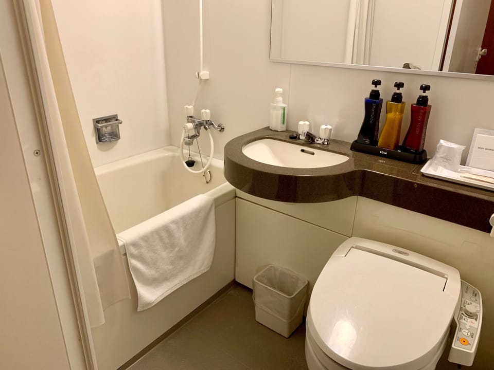 Combined shower/tub, deep soaking tub, free toiletries, slippers