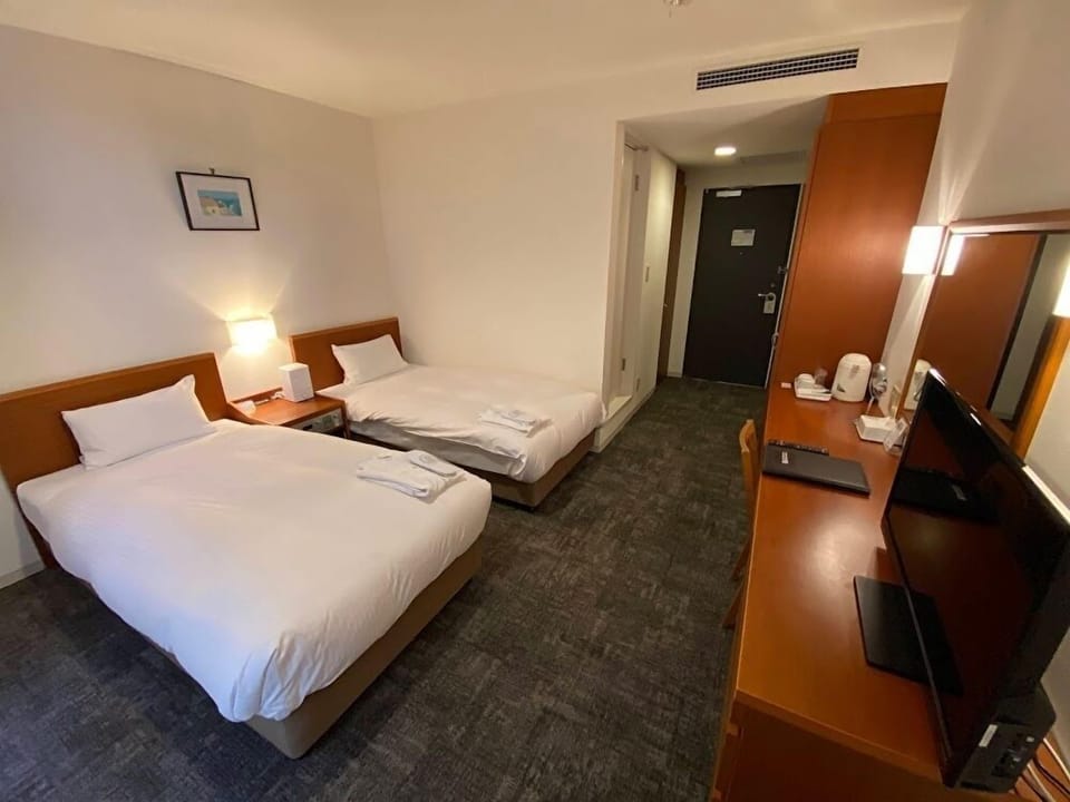 Standard Twin Room, Non Smoking | Iron/ironing board, free WiFi