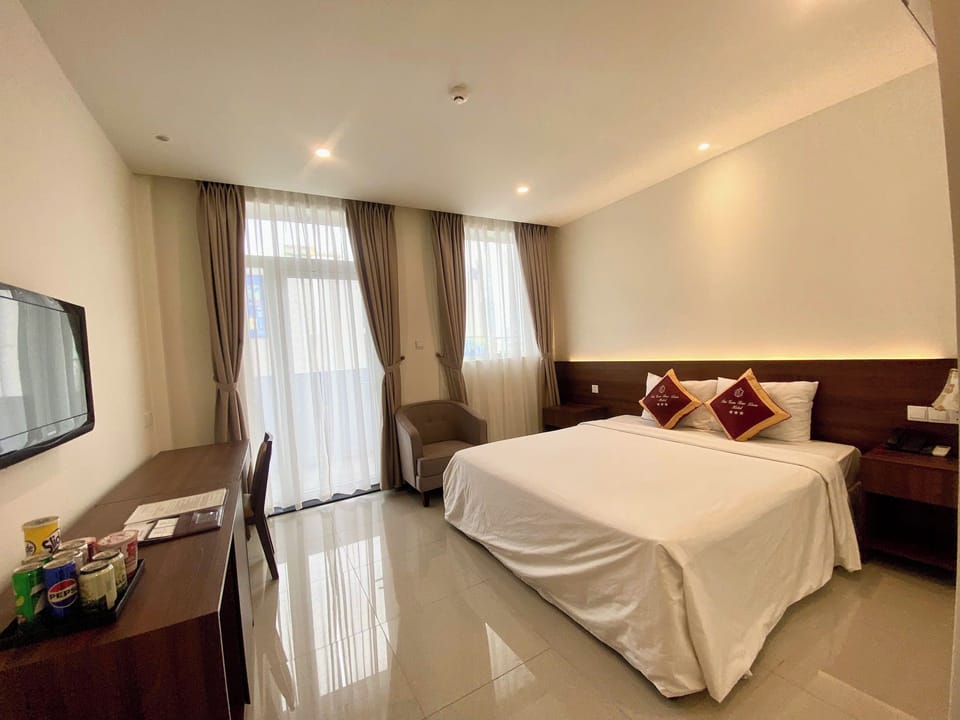 Deluxe Double Room | Minibar, desk, laptop workspace, blackout drapes