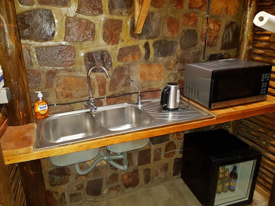 Family Cottage, 2 Bedrooms, Accessible, Lake View | Private kitchenette | Mini-fridge, microwave, electric kettle