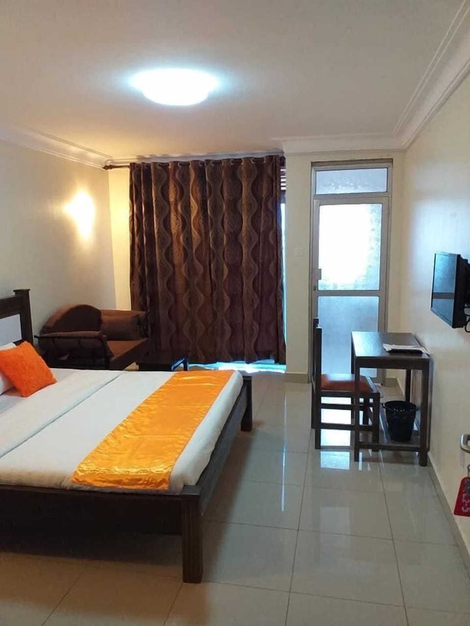 Double Room | Desk, free WiFi, bed sheets