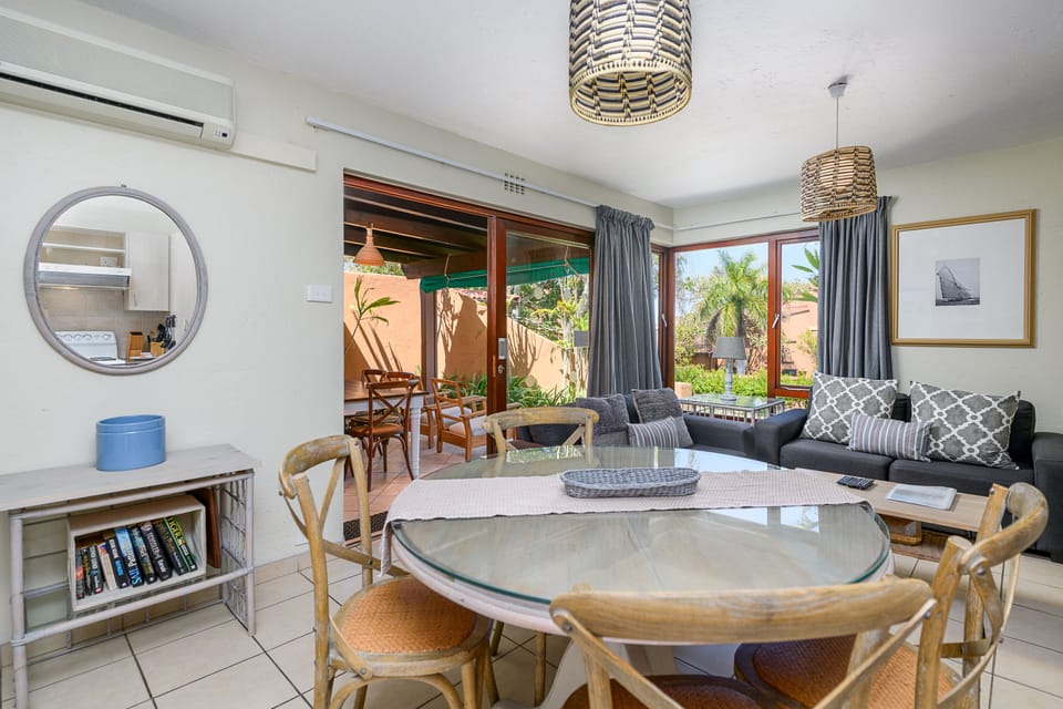 Villa (2007) | Living area | Flat-screen TV