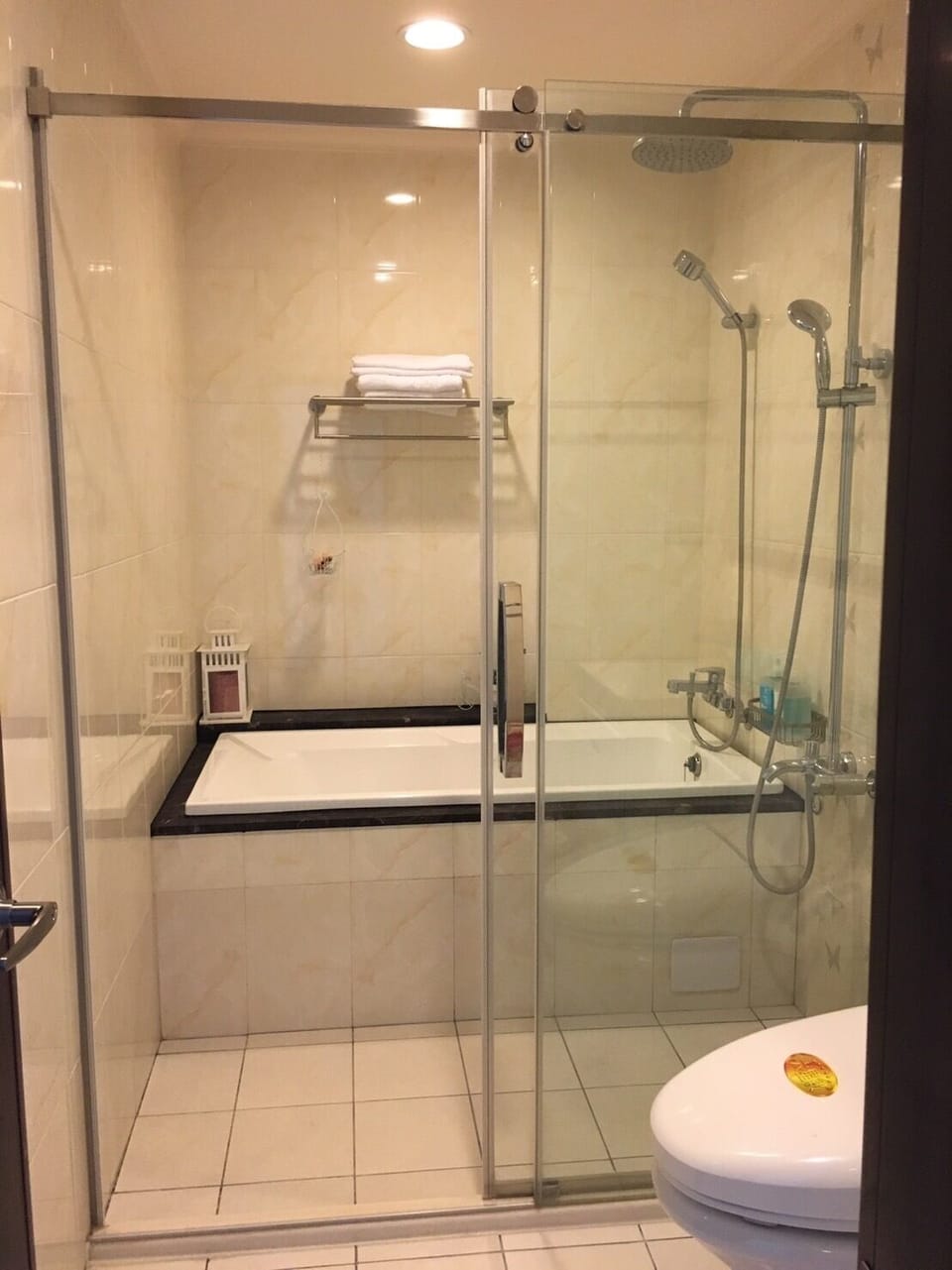Elite Double Room | Bathroom | Free toiletries, hair dryer, slippers, towels