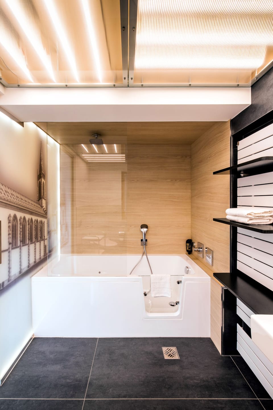 Comfort Apartment | Bathroom | Shower, hair dryer, bathrobes, towels