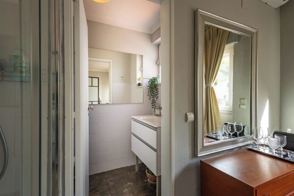 Bungalow with Garden View | Bathroom | Combined shower/tub, free toiletries, soap, toilet paper