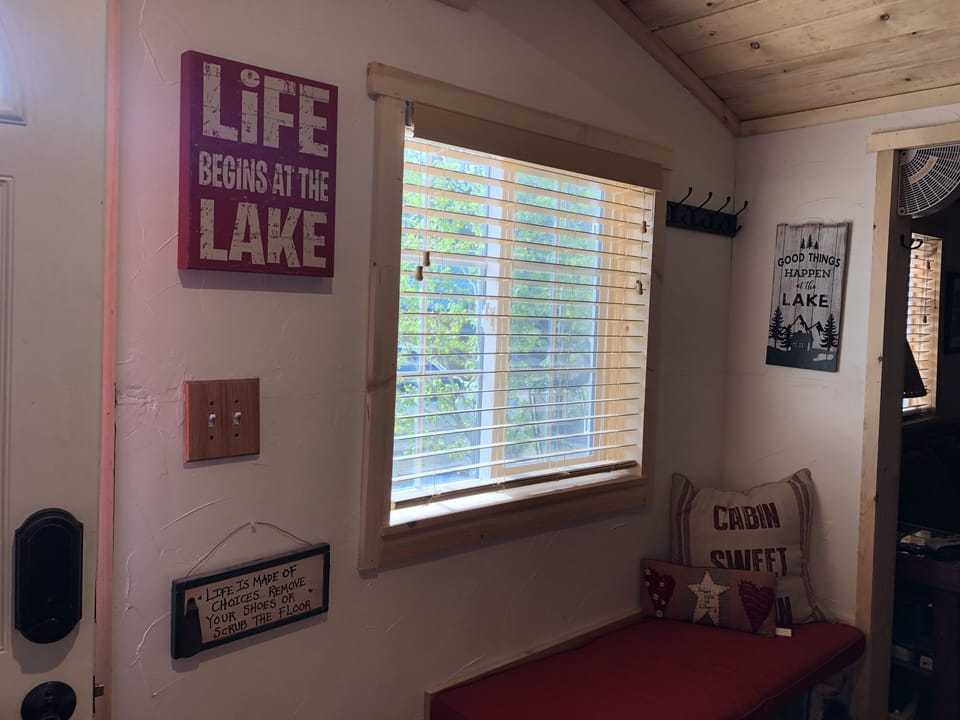 entry bench and hooks