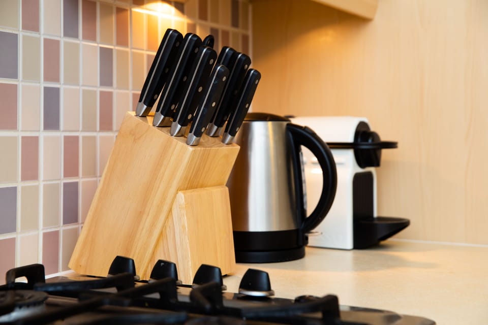Deluxe House | Private kitchen | Full-size fridge, microwave, oven, stovetop