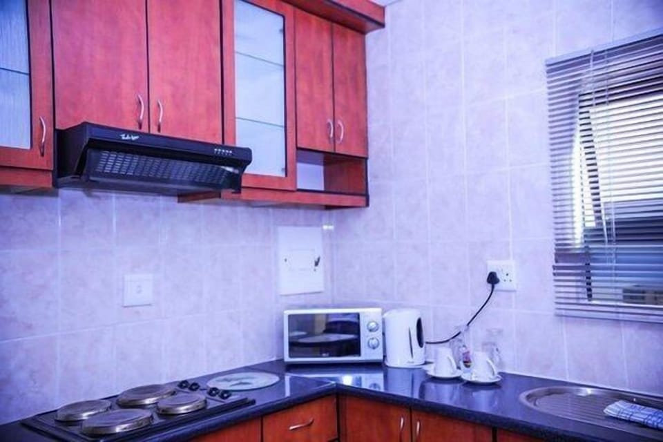 Self-catering Cottage | Private kitchen | Fridge, oven, stovetop, electric kettle