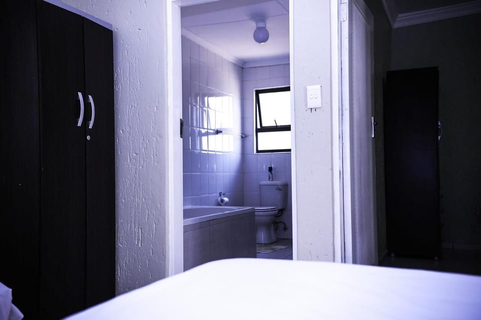 Minibar, iron/ironing board, bed sheets