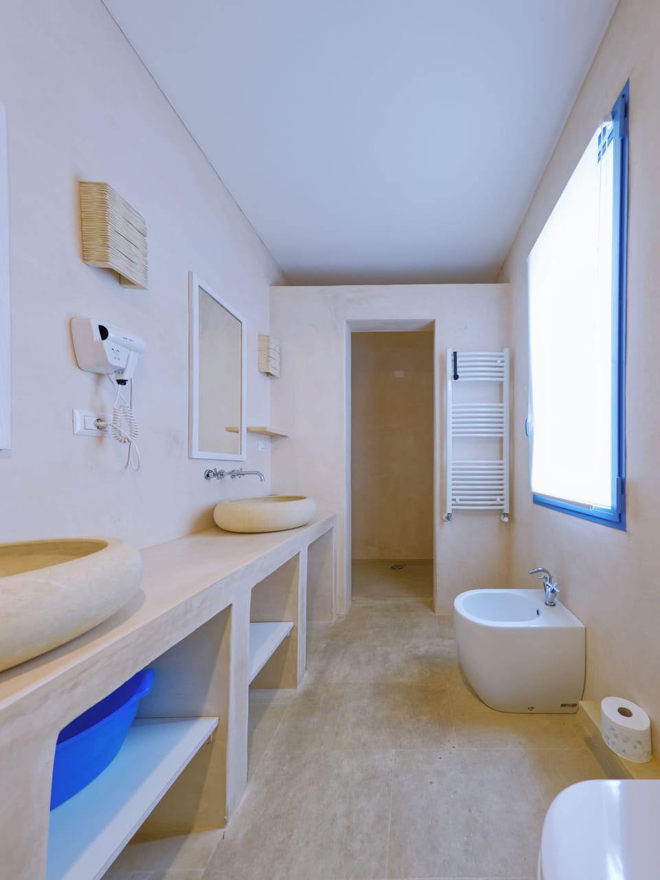 Suite (4) | Bathroom | Shower, rainfall showerhead, free toiletries, hair dryer