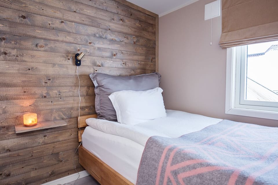 Classic Single Room, 1 Large Twin Bed, Non Smoking, Ensuite | WiFi (free), bed sheets