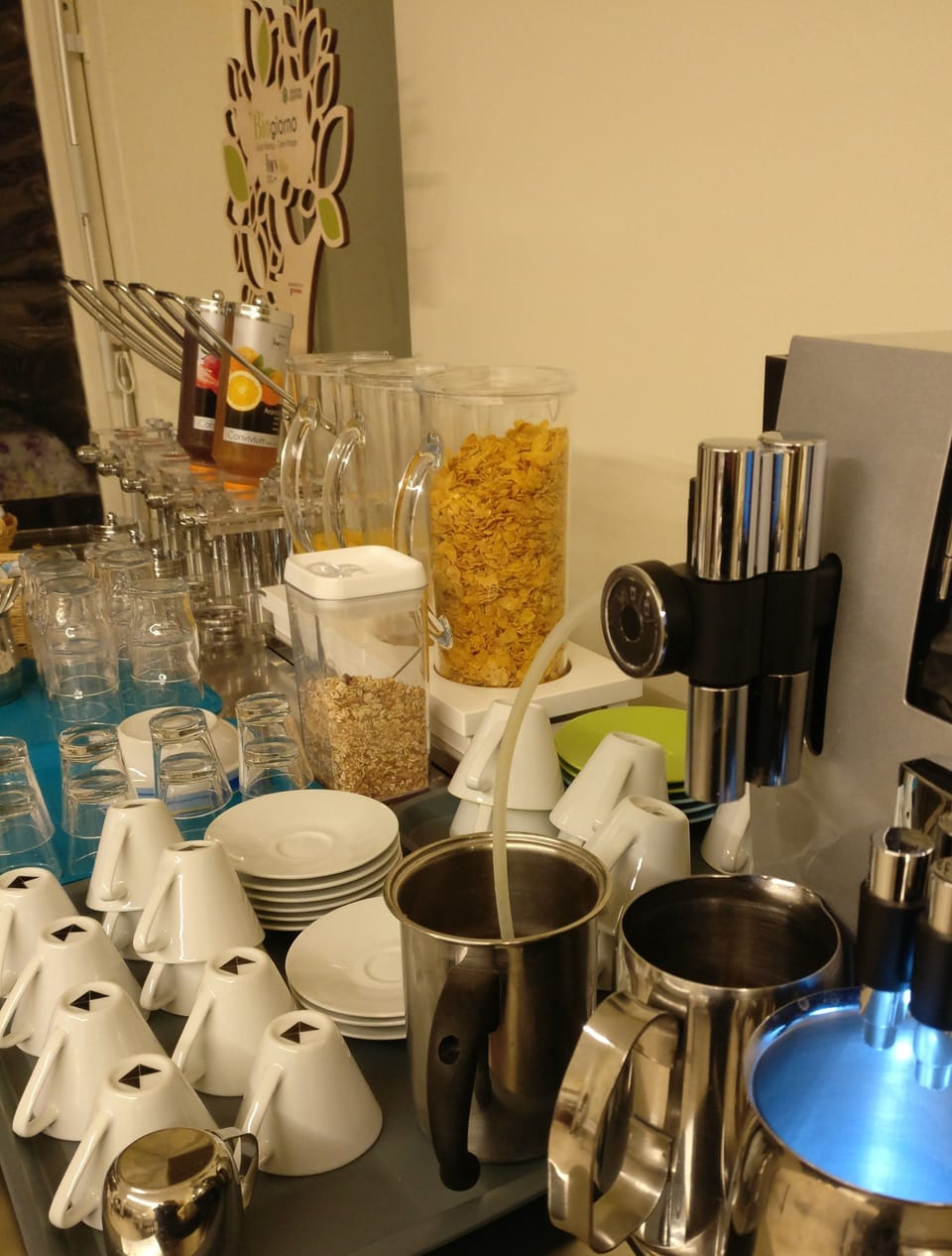 Daily cooked-to-order breakfast for a fee